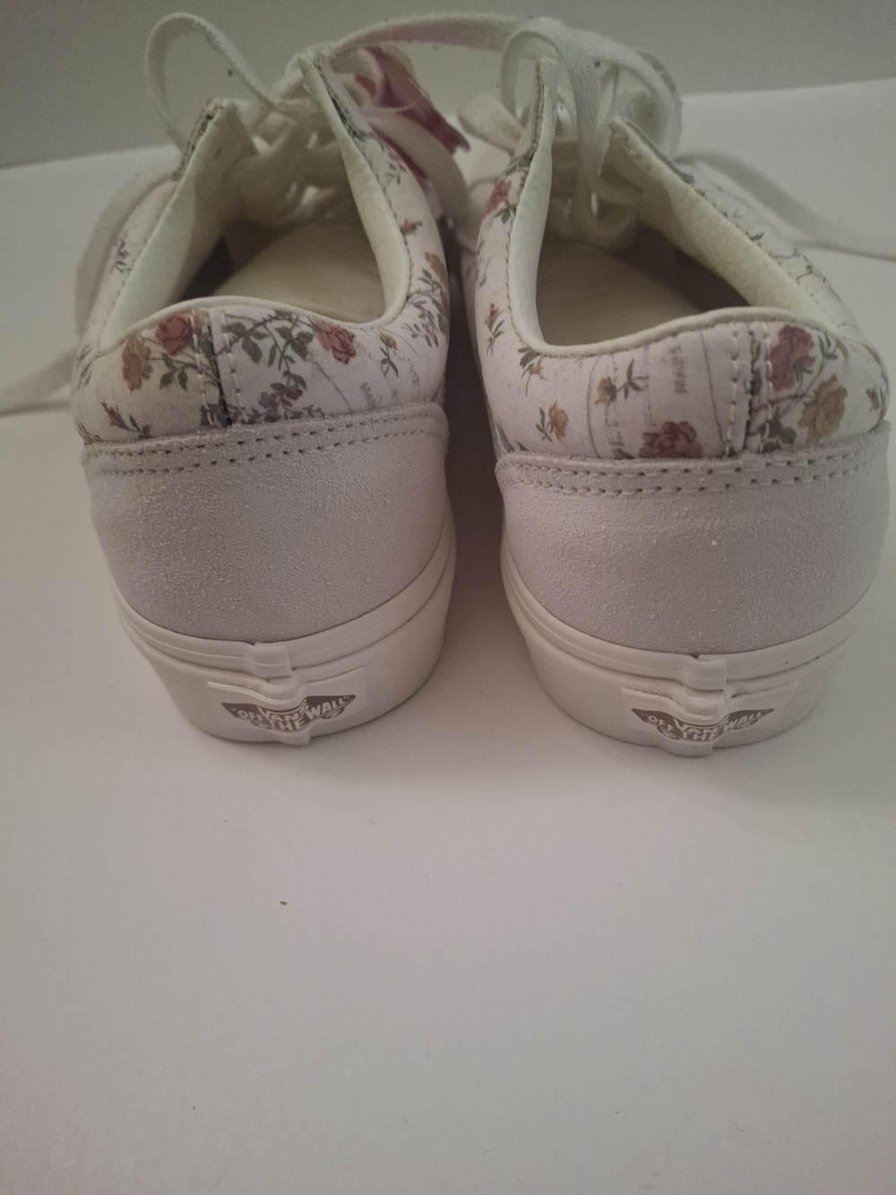 Vans Old Skool Low Top Sneakers in White with Floral Print - Picture 3 of 7